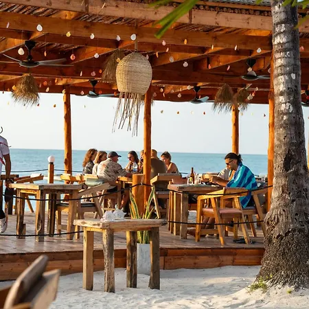 Dhow Beach Boutique Hotel-2